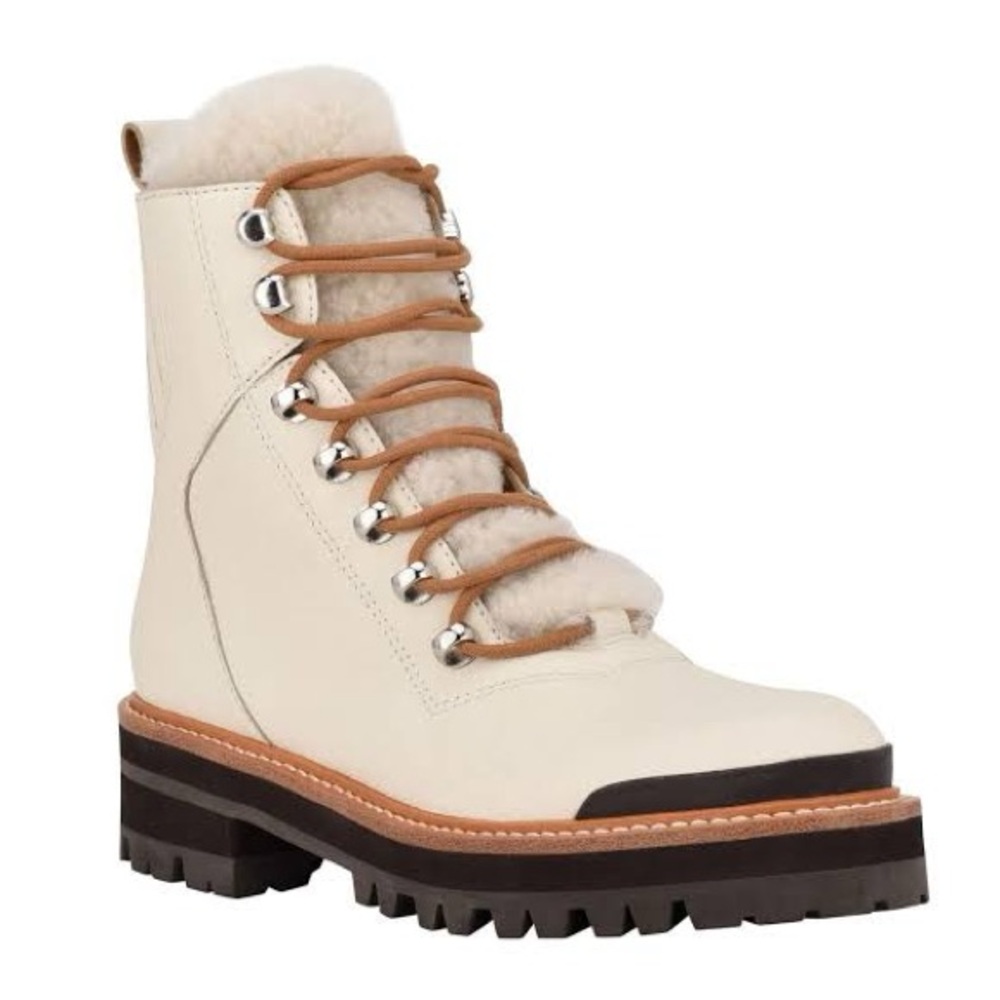 NWT WOMEN'S IZZIE LUGSOLE ANKLE BOOT